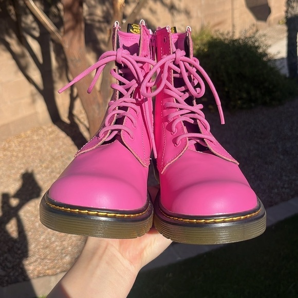 NWT DR. MARTENS - Picture 3 of 10